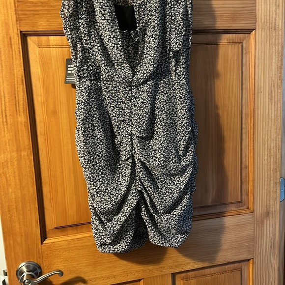 Express dress - Picture 5 of 6